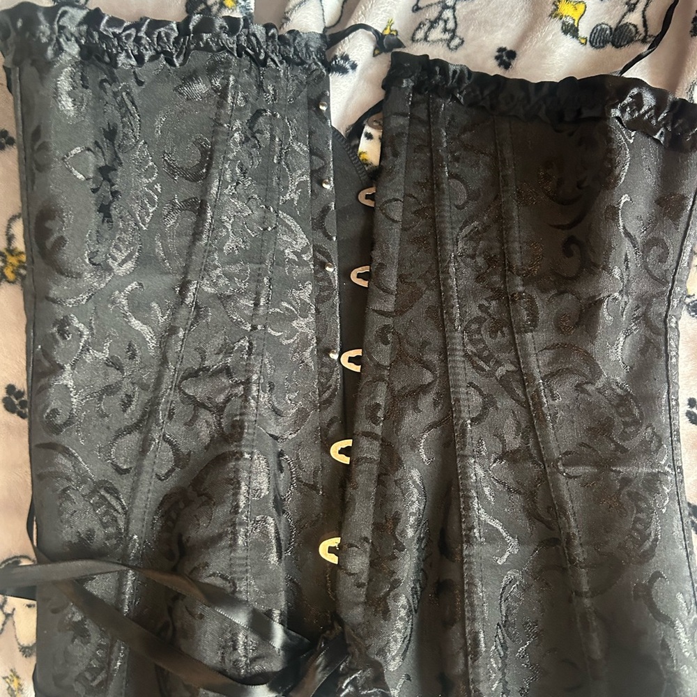 Elegant Black Lace-Up Corset